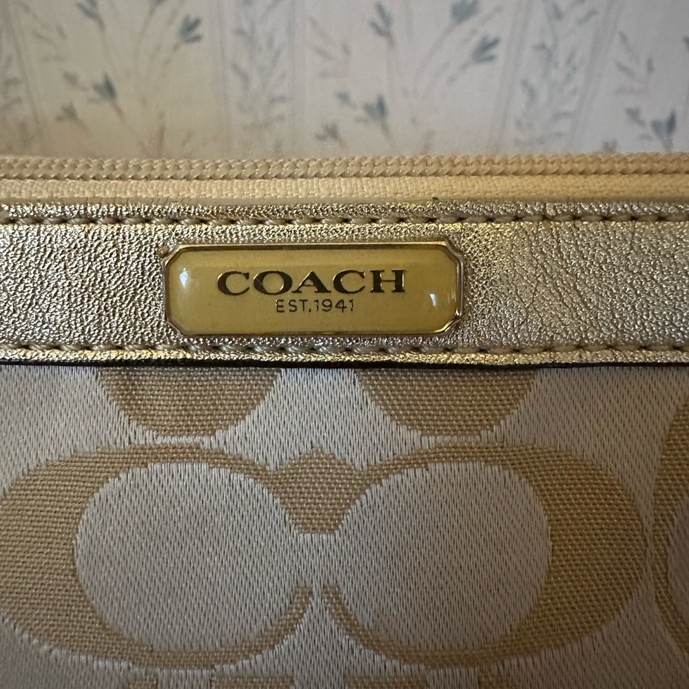 Coach Cream Monogram Wristlet with Floral Appliqué Flowers - Picture 5 of 16